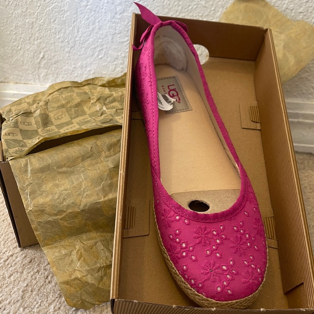 COPY - UGG K Tassy Eyelet Pink Shoe size 6 women
